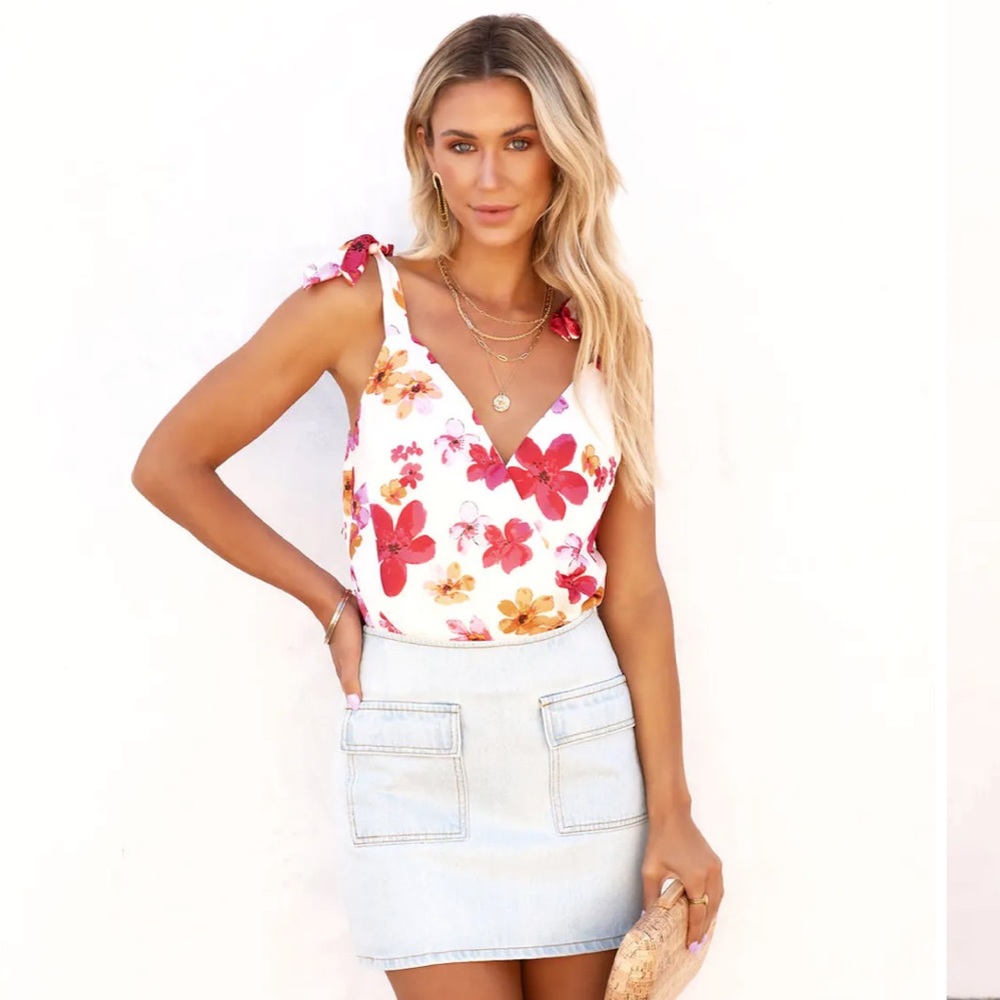 VICI- Mafalda Floral Bodysuit
